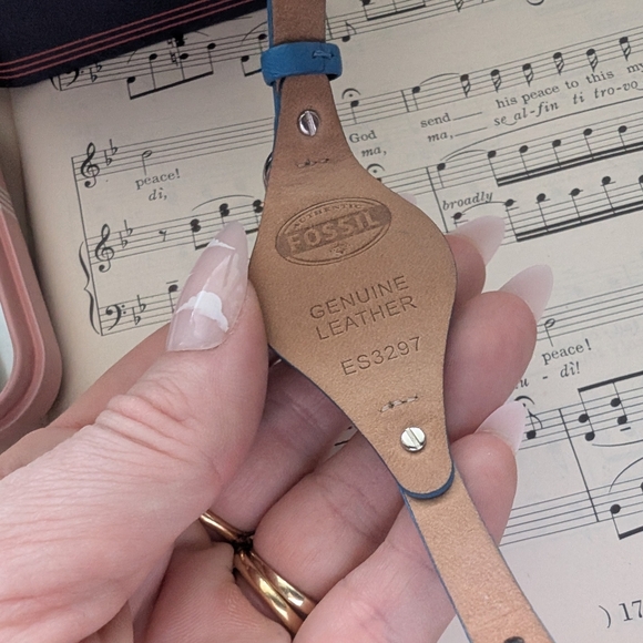 Fossil Silver and Blue Wearable Watch - Picture 4 of 11